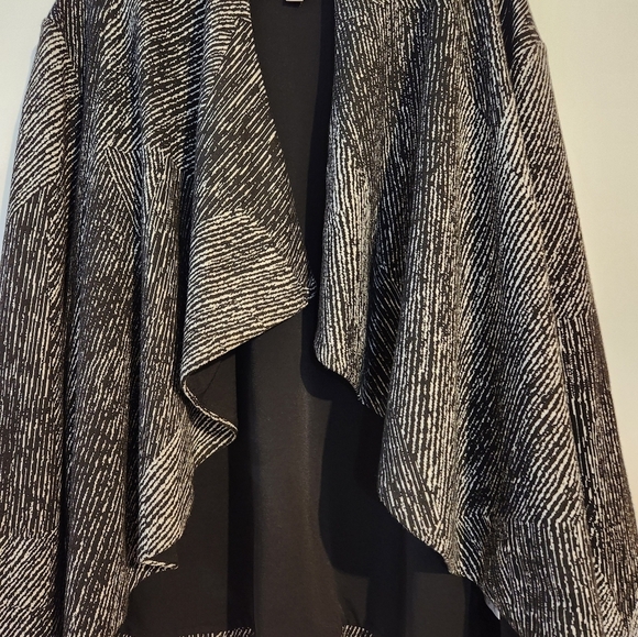 Ellen Tracy Black and White Marled Poncho Jacket Bolero Shrug - Picture 5 of 5